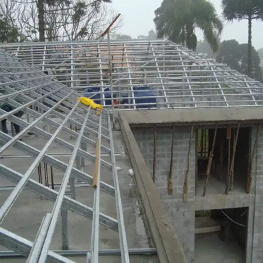 TUKANG PASANG BAJA RINGAN