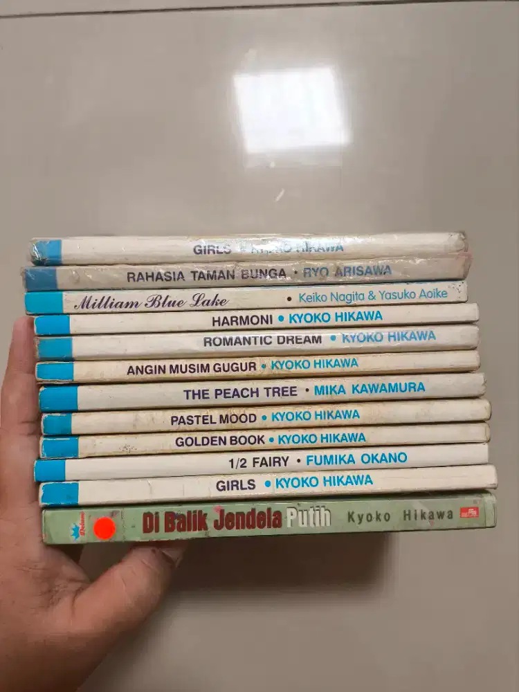 Komik Serial Cantik Satuan cuma 10.000 aza...