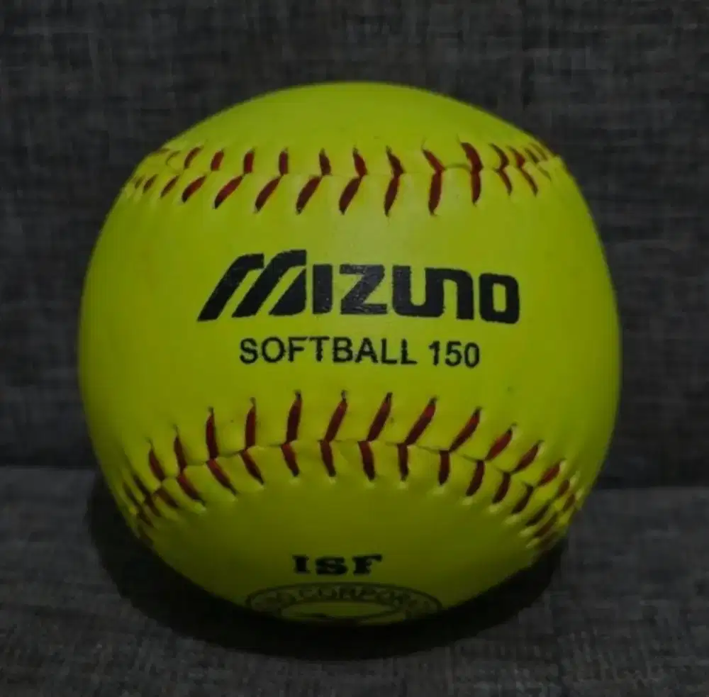 bola softball / bola kasti besar
