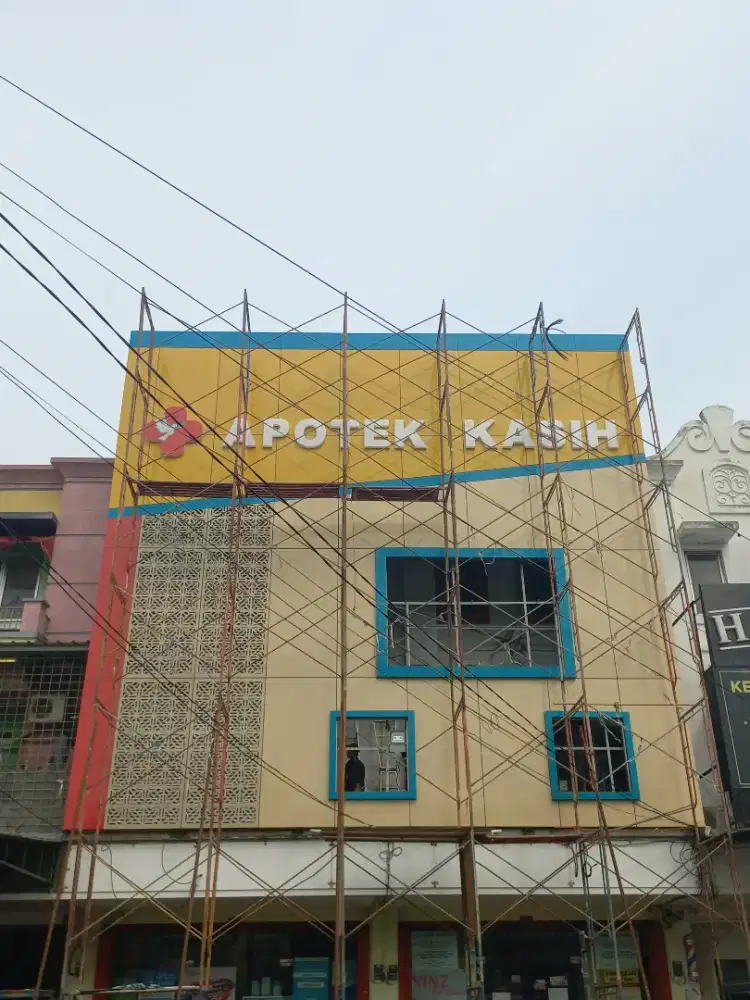 Pabrikasi fasad dan reklame