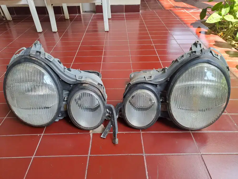 Headlamp Mercedes-Benz E320 1998 W210 HELLA