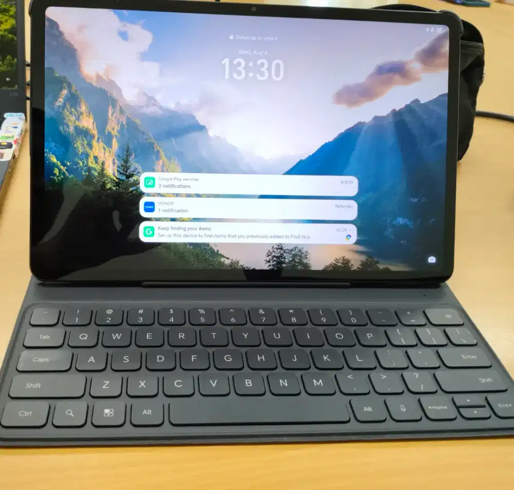 honor pad 9 + dua buku + keyboard dan pen