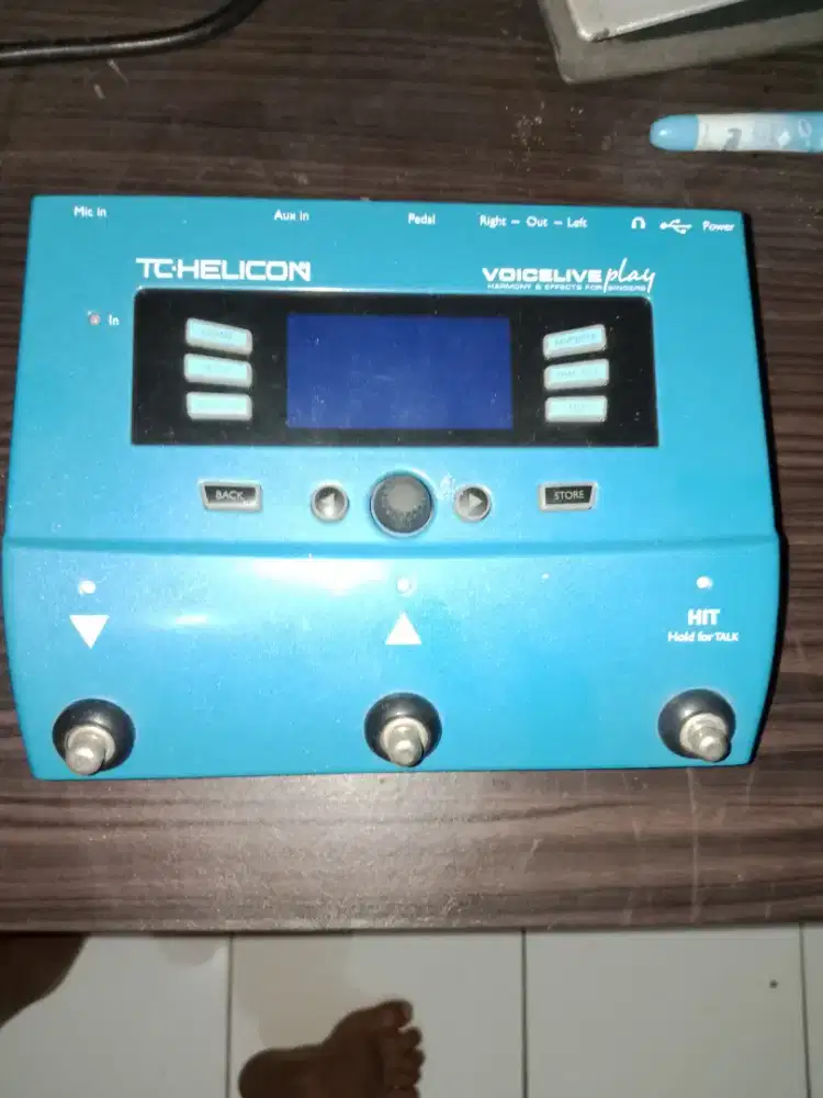 Efek Vocal TC_HELICON VOICELIVE play