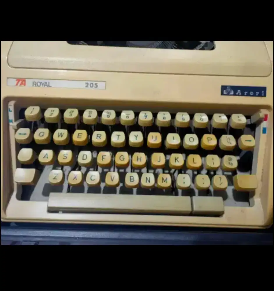 Alat/Mesin Tik/Ketik Jadul/Lama/Vintage