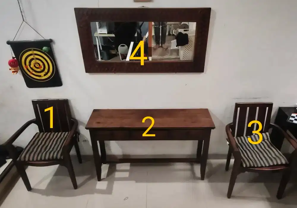 1 set meja konsol cermin dan 2 kursi