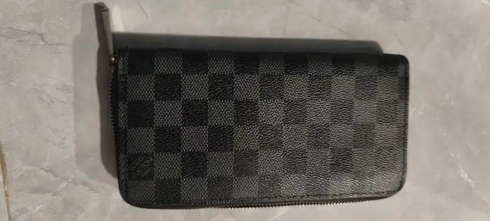 Preloved elvi lv long wallet
