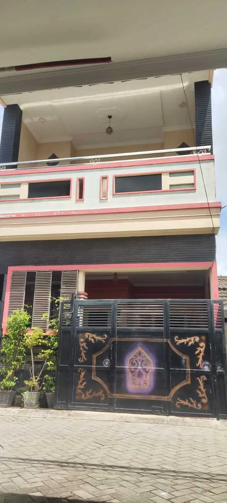 Rumah 2 lantai jual cepat di sepatan