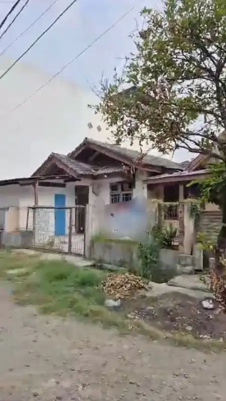 Rumah tua di kosambi dekat bandara soeta