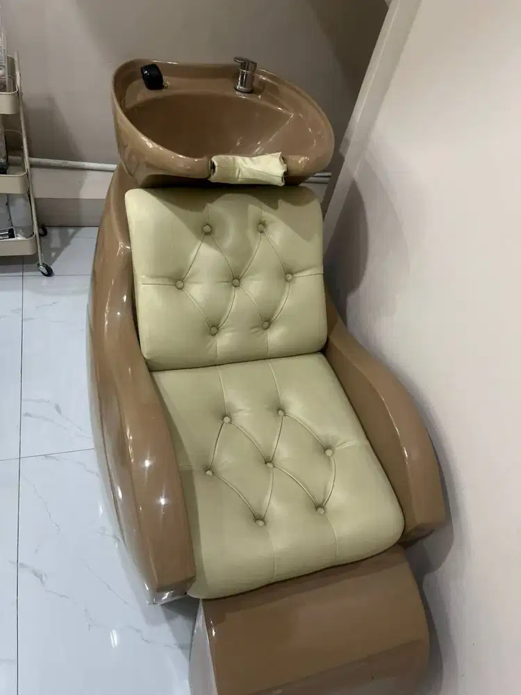 Dijual Bed Facial dan Kursi Keramas Salon Elegan & Nyaman, siap Pakai!