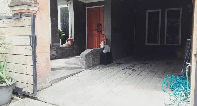 dijual rumah real estate