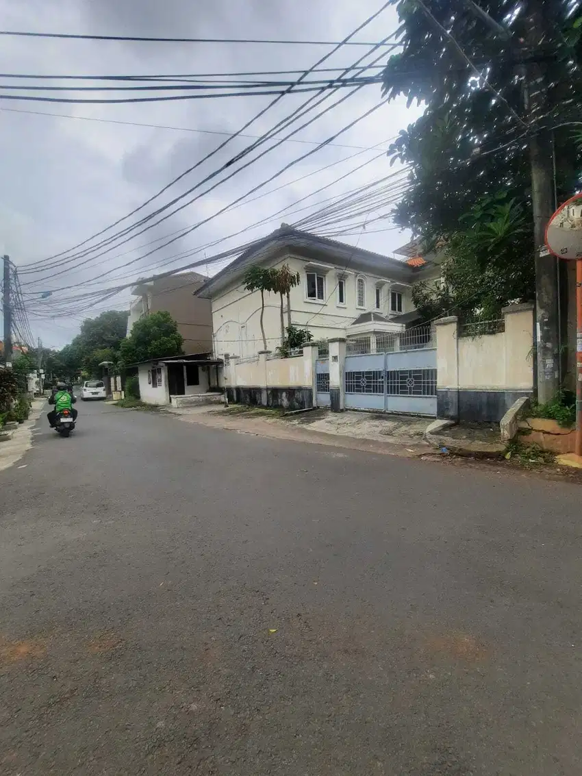 Rumah Dalam Komplek DPR Kemanggisan