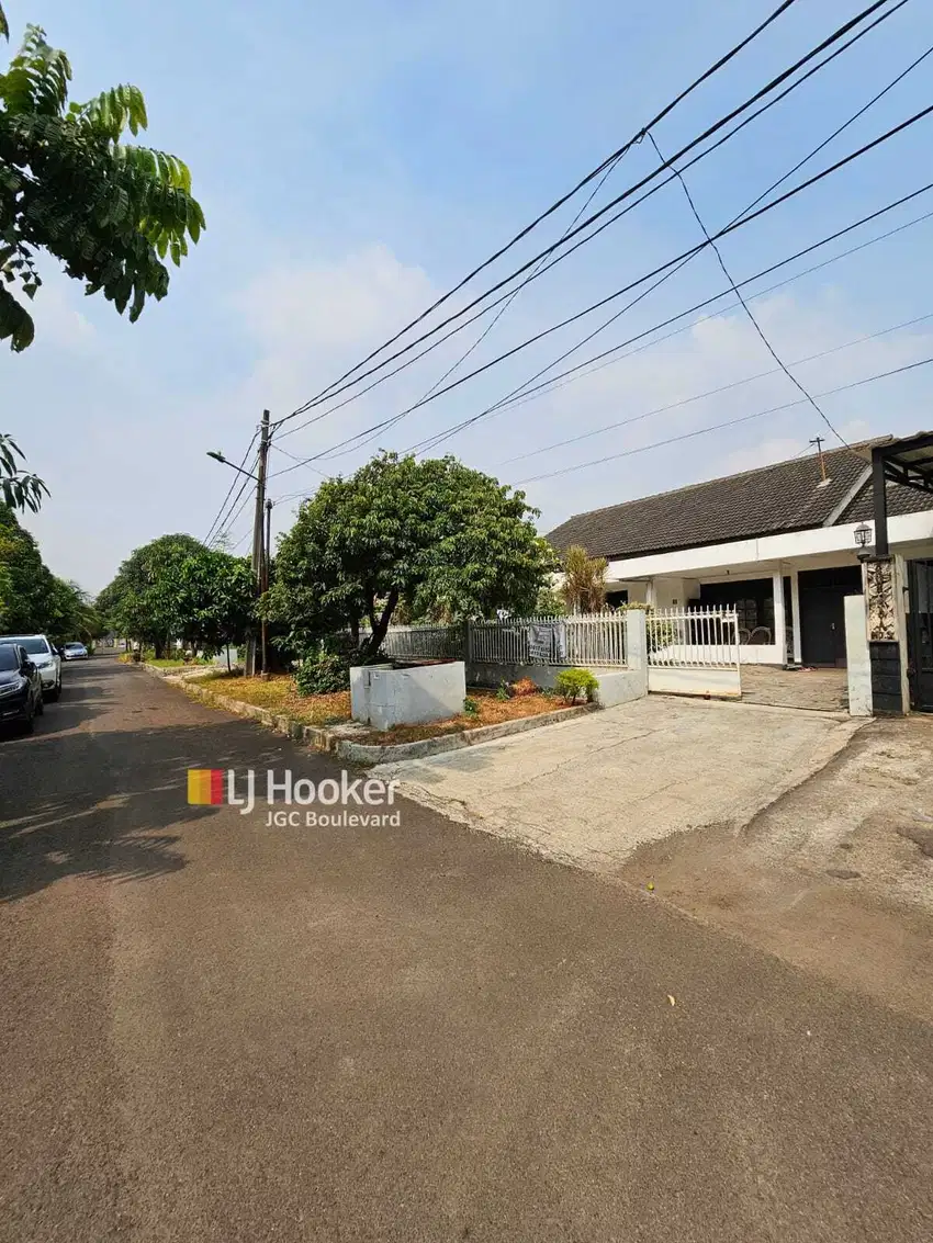 Rumah Tua Luas 420 m  Asri di Perumahan Pulogebang, Jakarta Timur