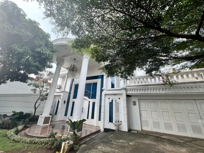 Dijual Rumah Mewah SHM dengan kolam renang Luas 3800 m² di Cibinong