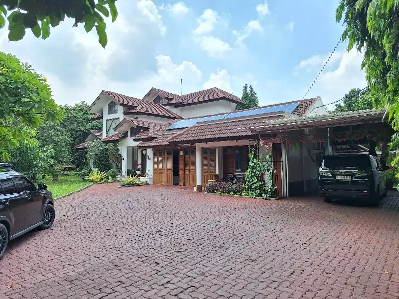 Rumah hook luas hadap 3 jalan di Cipayung dekat tol Jorr