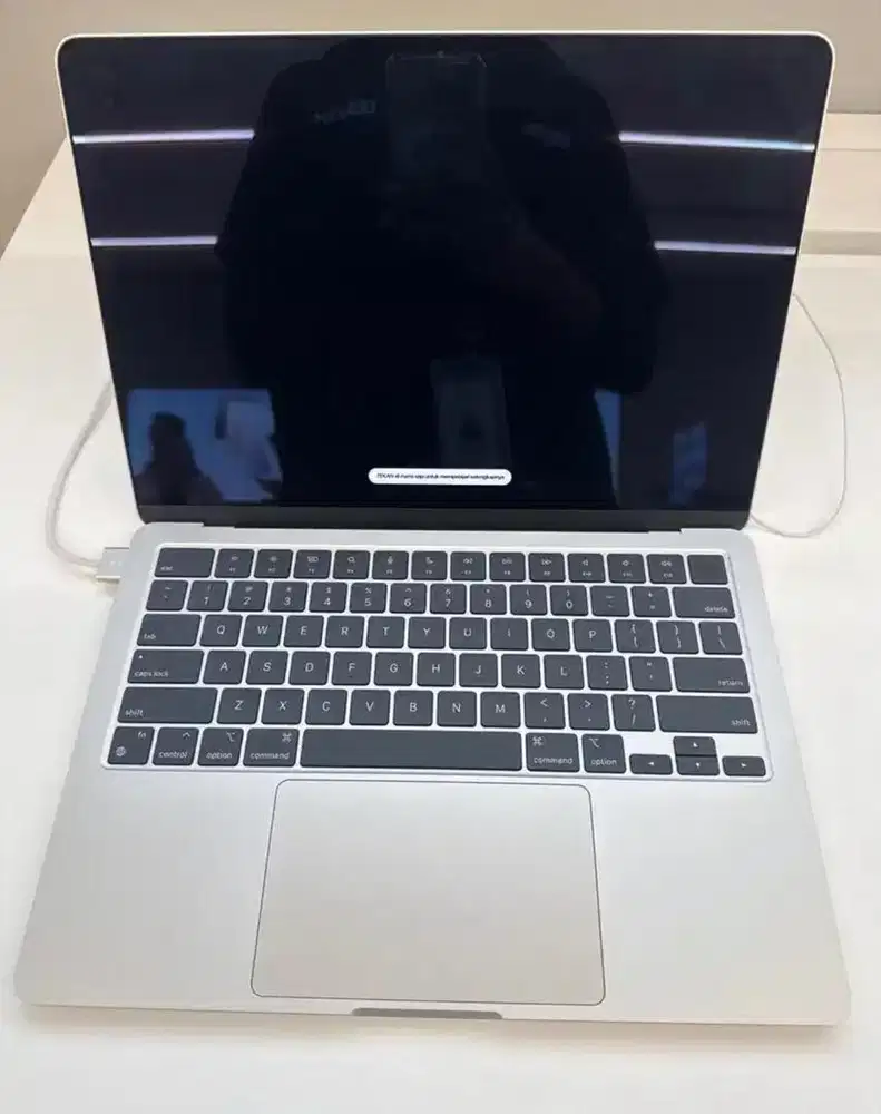 Macbook Air M2 16gb /256gb. Bisa dicicil tanpa CC. Ibox paragon SMG