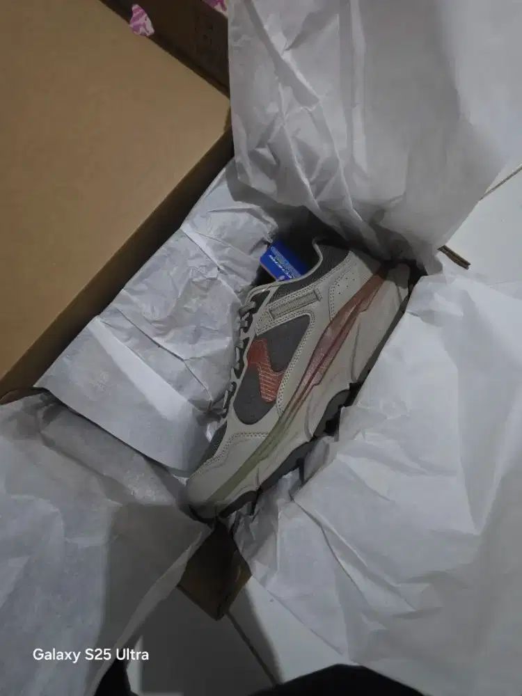 Sepatu Skechers D'Lux journey men's ukuran us 11.kondisi baru