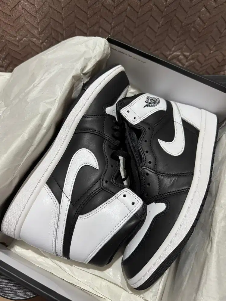 Air Jordan 1 Black and White