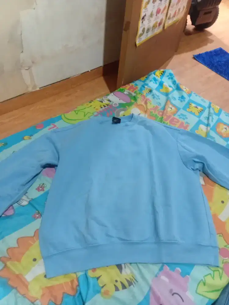 DIJUAL SWEATER H&M BARU SIZE XL BIRU