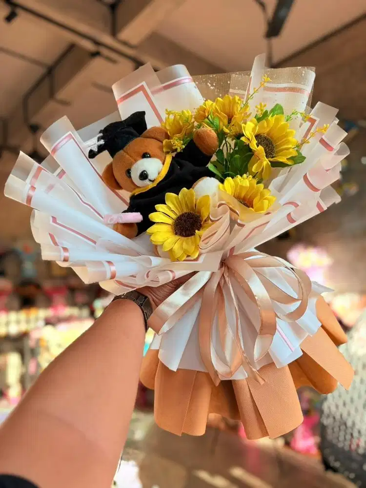 Buket Bucket Bouquet Bunga Boneka Kado Hadiah Wisuda Sidang Pendadaran