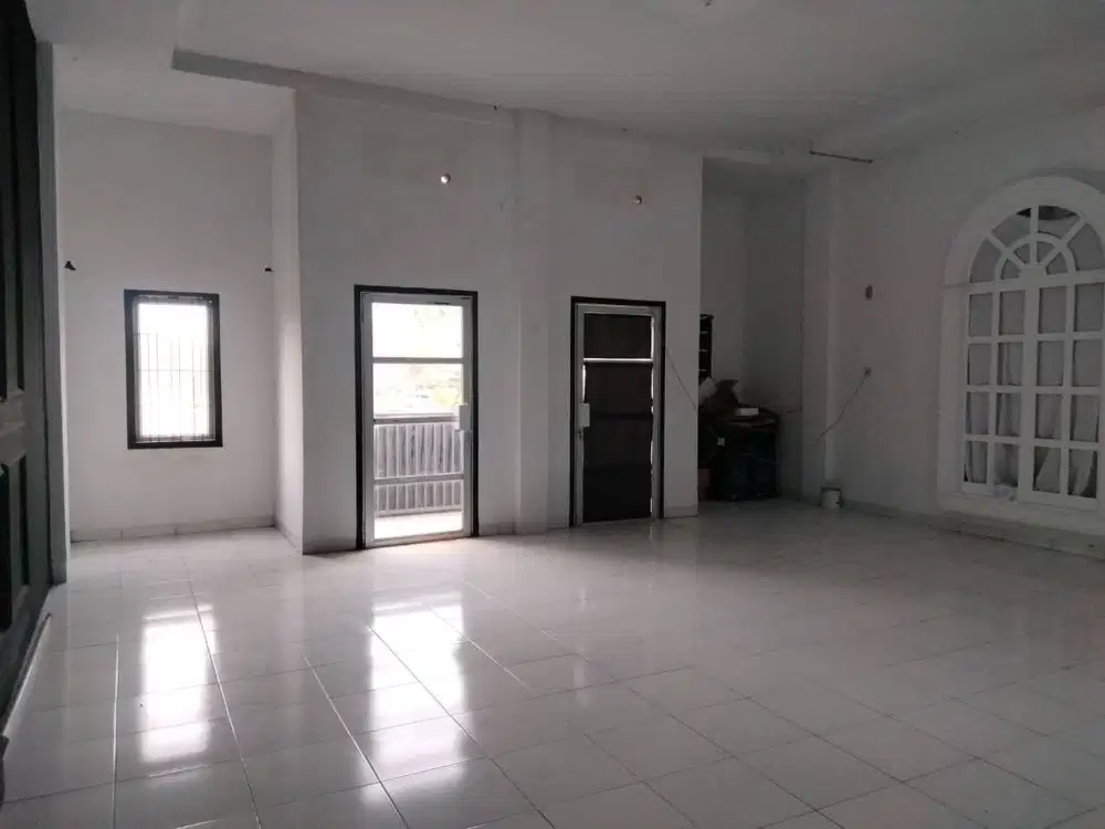 Disewakan lokasi strategis lantai 2 kota baru jambi siap pakai.