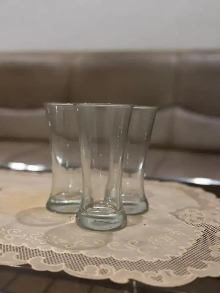 Gelas kaca bening