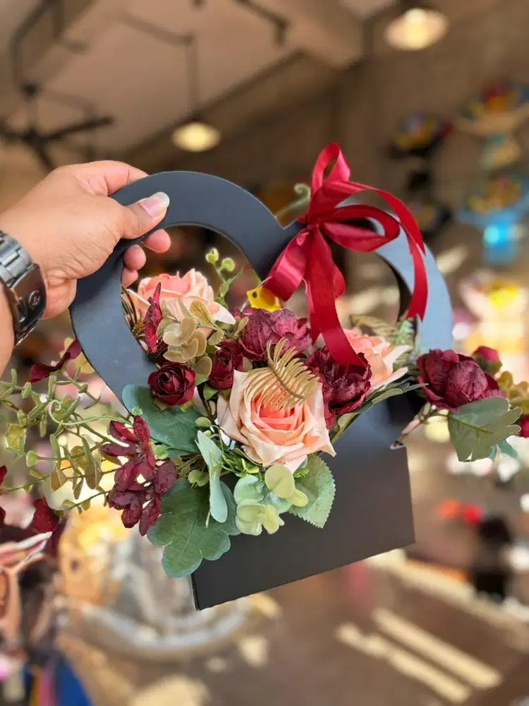 Box Love Bunga Artificial Kado Hadiah Sidang Ultah Ulangtahun Wisuda