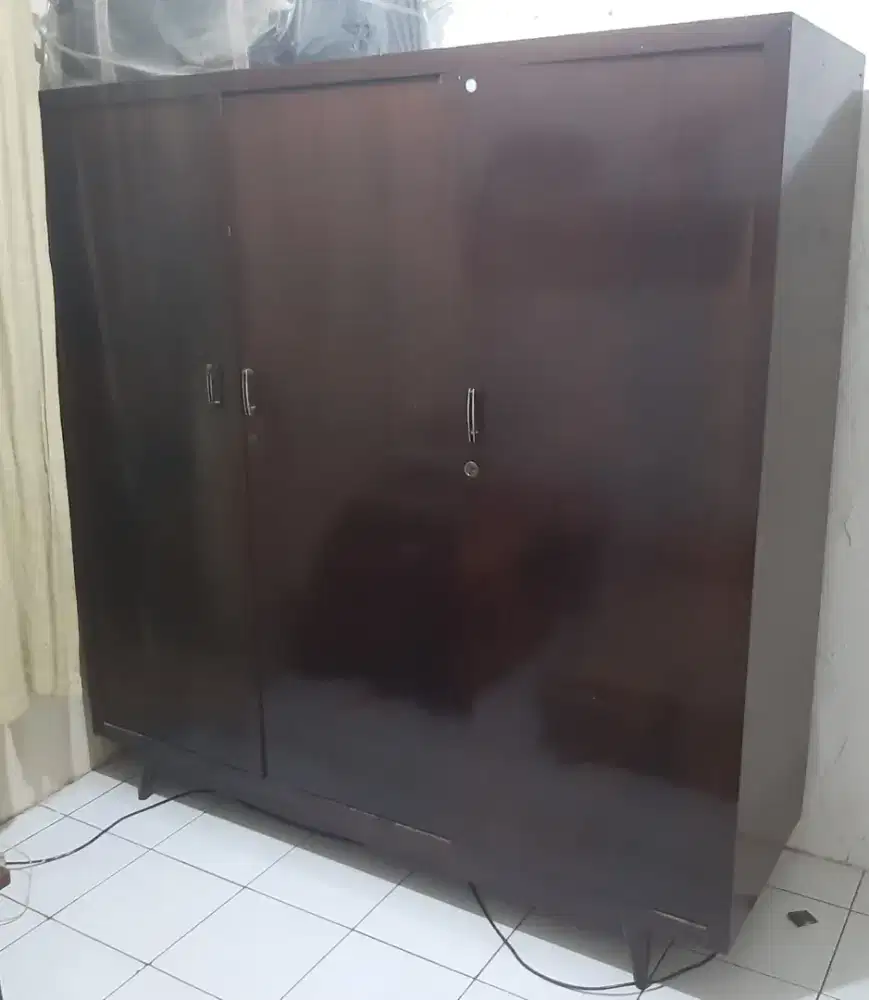 Lemari Pakaian Jati Kuno 3 Pintu