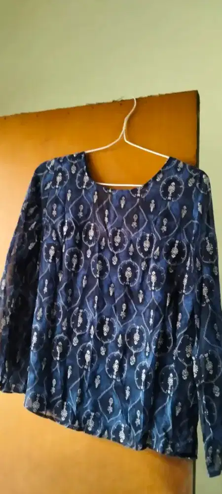 Baju Atasan Cantik merek MINIMAL