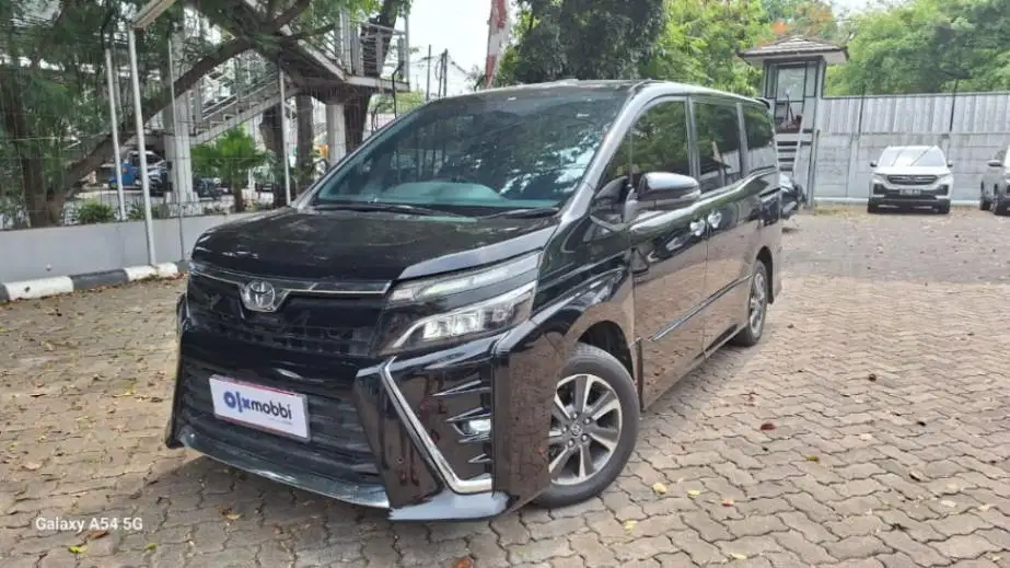 TERMURAH Toyota Voxy 2.0 Bensin-AT 2020 3LM