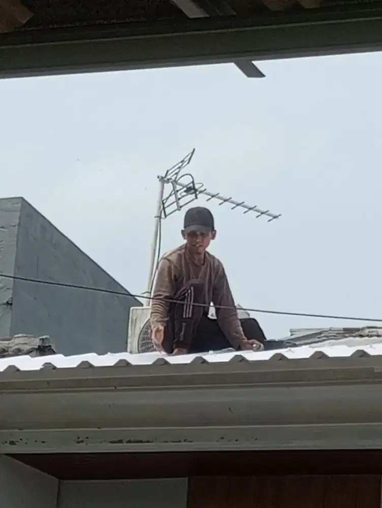 Tukang perbaikan atap bocor dan pembuatan kanopi dll.