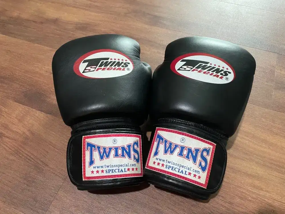 Twins boxing gloves 14 oz sarung tinju
