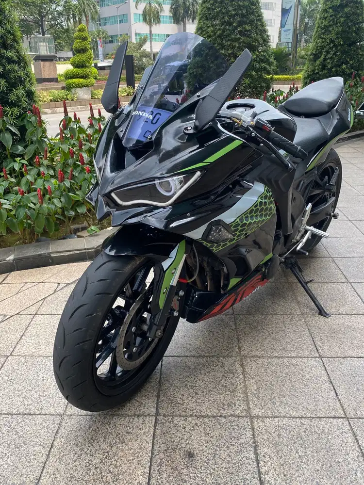 CB 400 custom ZX25r ZX4r