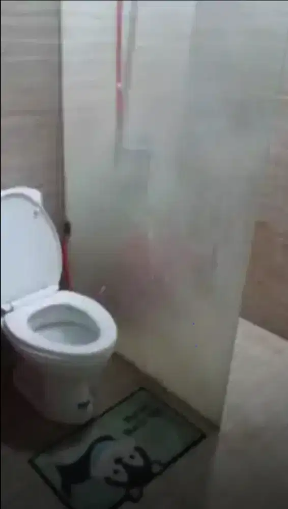 Membersihkan Kaca Kamar mandi Burem