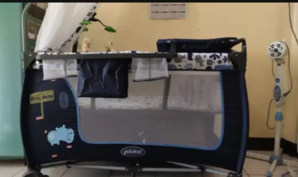 Tempat tidur bayi