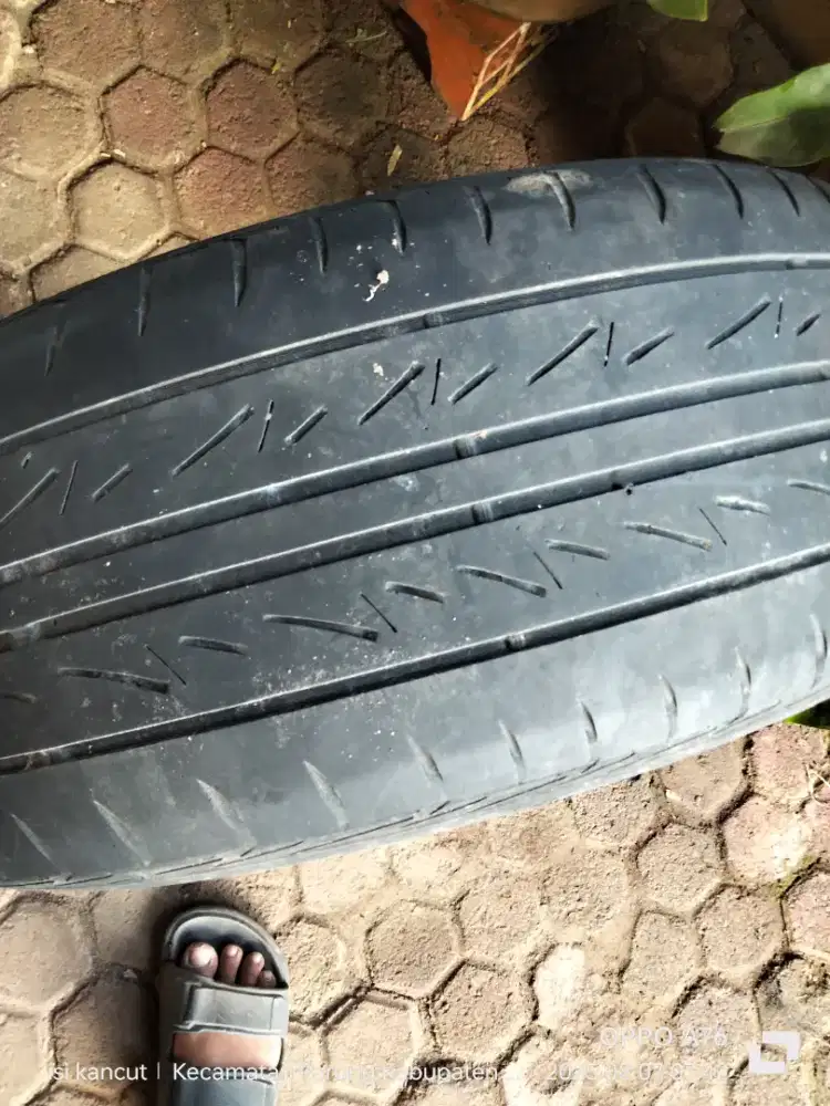 Ban mobil tubless merk Bridgestone R16