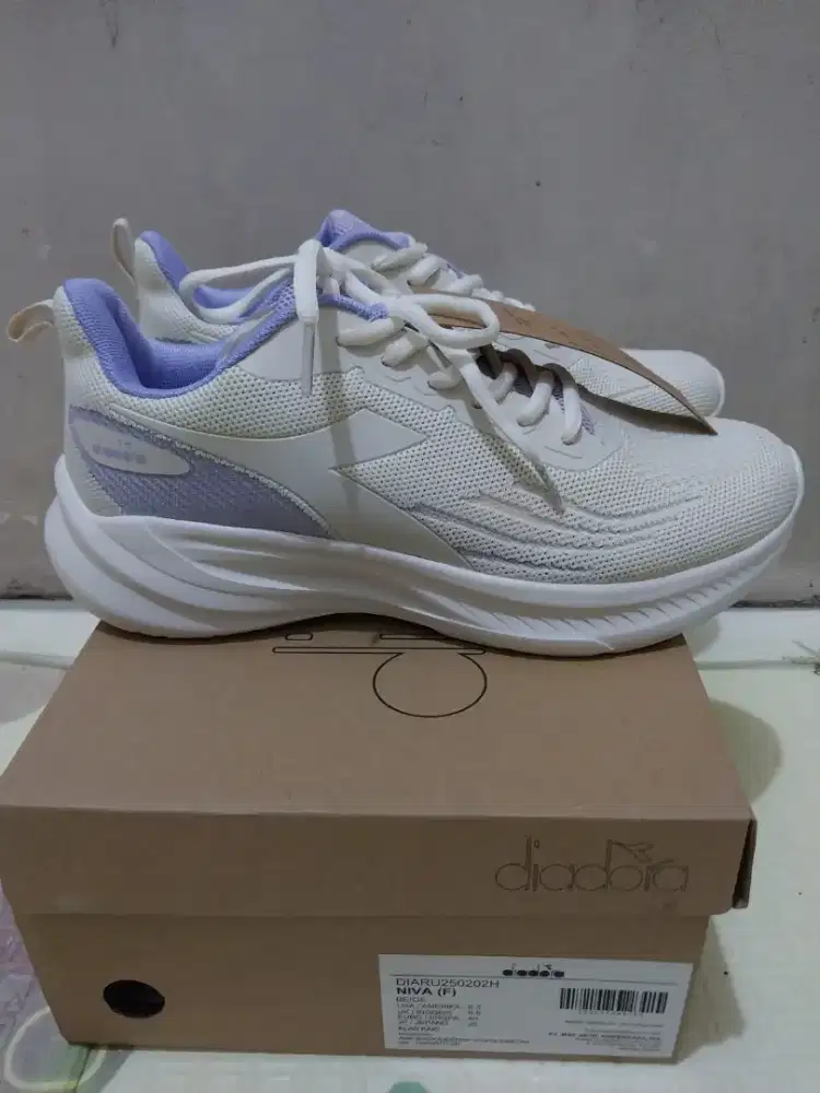 Sepatu diadora niva