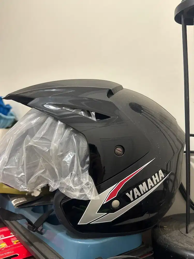 Helm Bawaan Yamaha