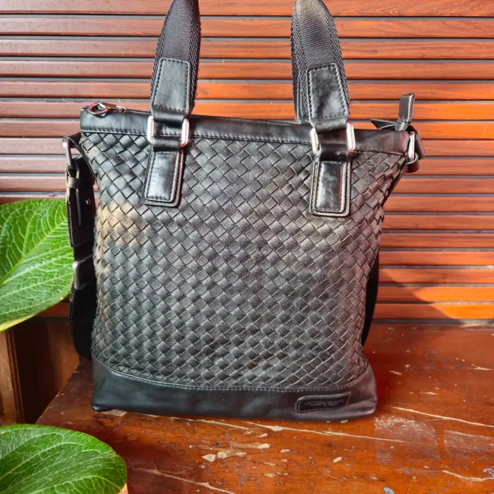 BOTTEGA VENETA - TAS SELEMPANG PRIA