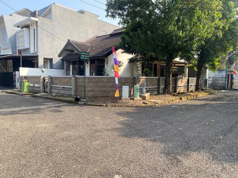 Dijual rumah dan tanah hoek 212 m2 dekat BPK Penabur, bisa nego