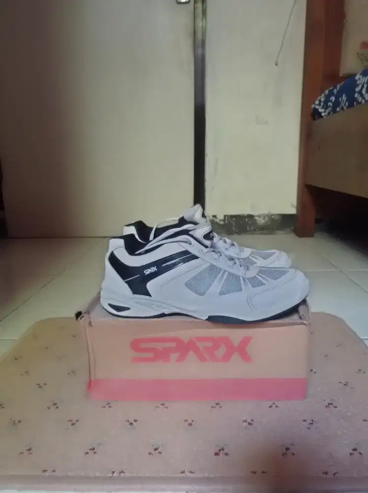 Sepatu Asli merk Spark by Bata