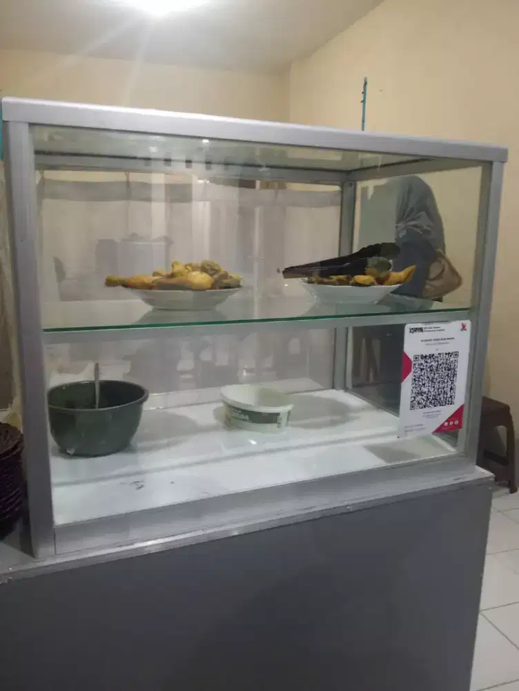 Dijual cepat satu set etalase BS nego