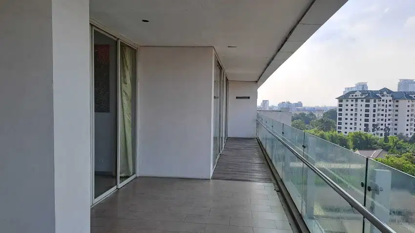 Apartemen Besar Private Lift  Di Kemang, Jakarta Selatan