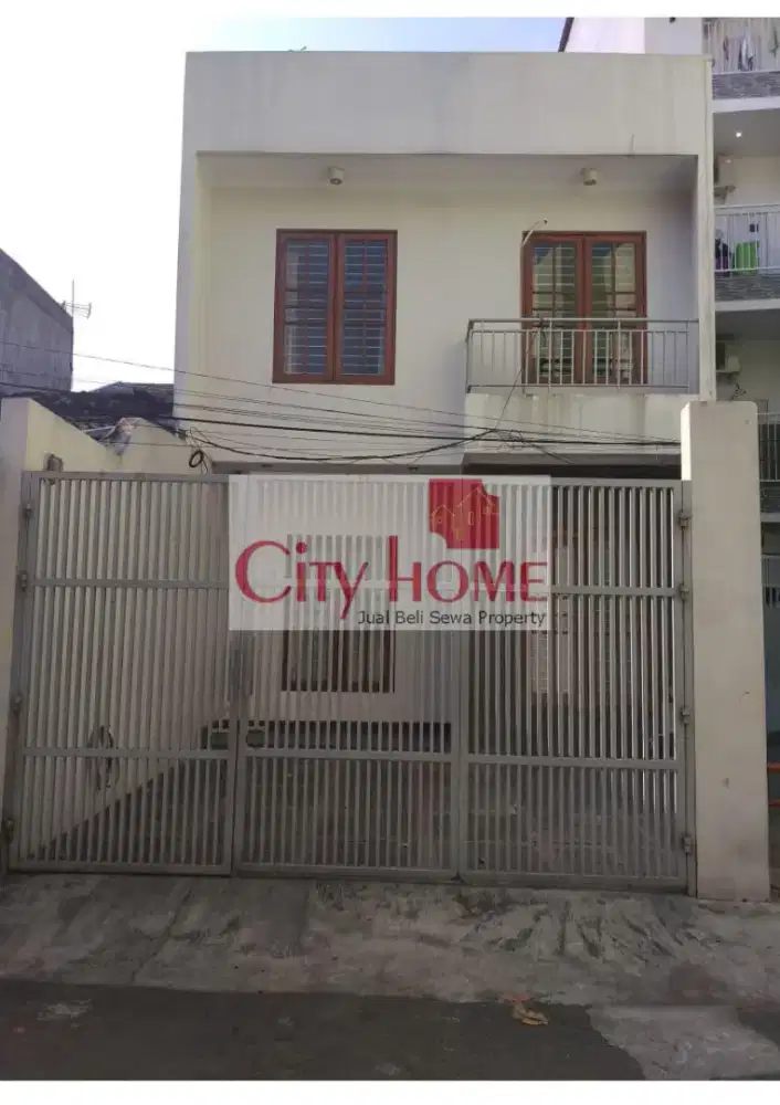 Dijual Rumah 4+2 BR di Tanjung Duren Utara