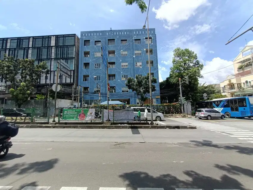 Gedung Hoek 6 Lantai di Setiabudi, Hanya 12 Menit Ke Tol Semanggi