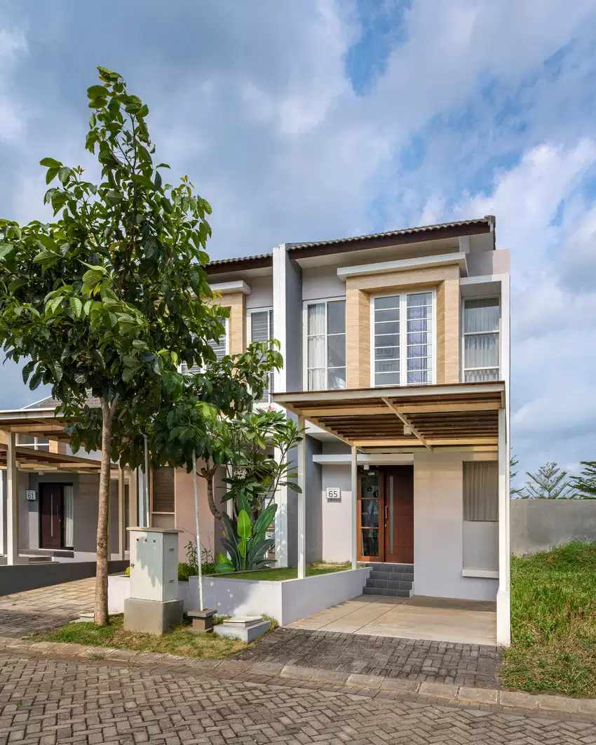 Rumah Modern 2 Lantai, Bagus, Bonus Furnitur, Araya Malang