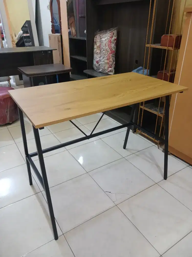 Meja Tulis Activ Besi