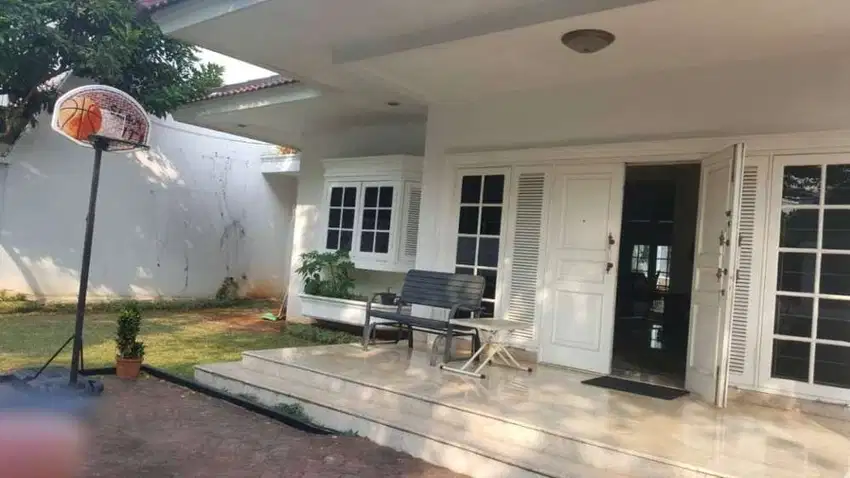 Menteng, Rumah 2 lantai mewah, Lokasi perumahan nyaman, asri dan bebas