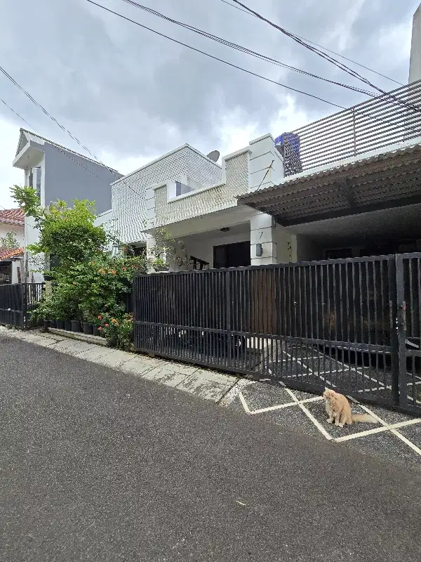 Dijual murah rumah full furnished dalam komplek di Rawamangun