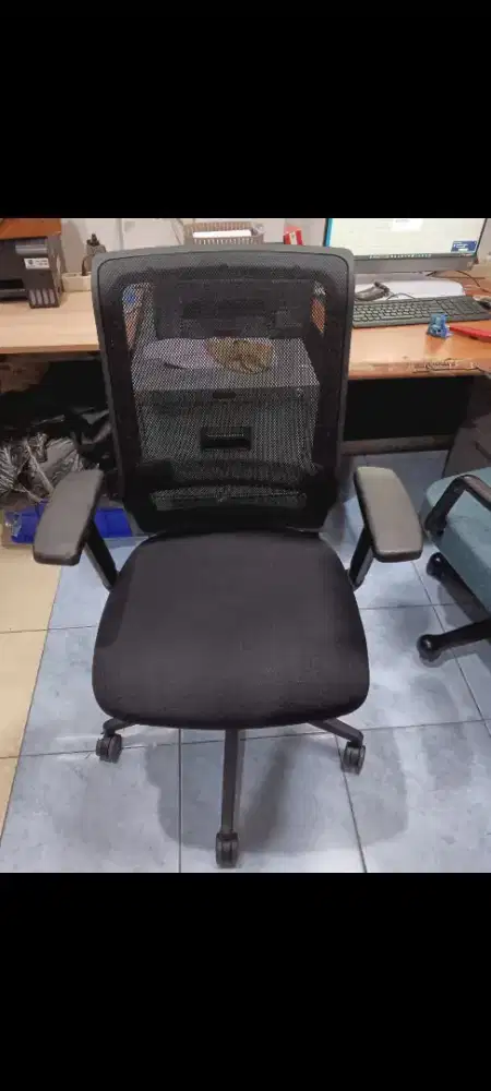 Kursi kantor merk kokuyo good condition