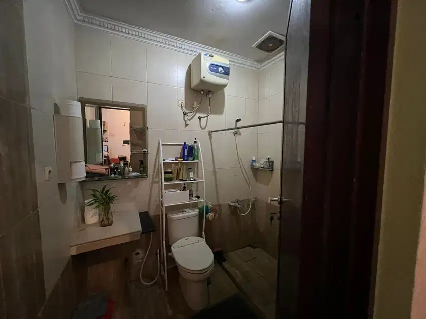 Dijual: Rumah tinggal dan  kost 3 lantai SHM Benhil, Jak Pus